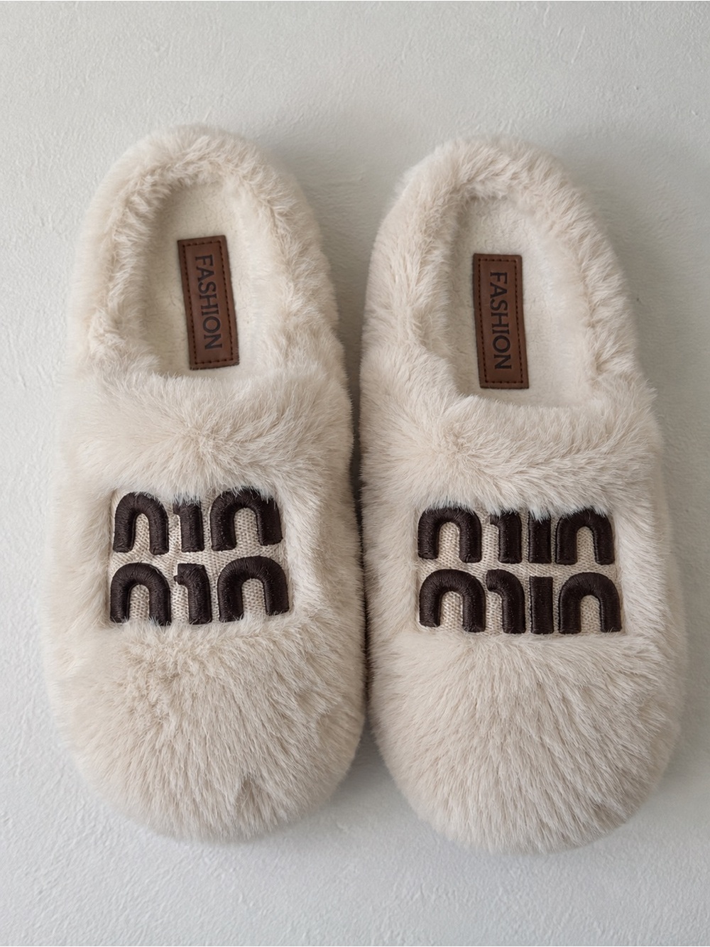 Cozy Faux-Fur Slippers in Cream Non Slip Rubber Sole Size: 36 NWT #Lux-SH-1